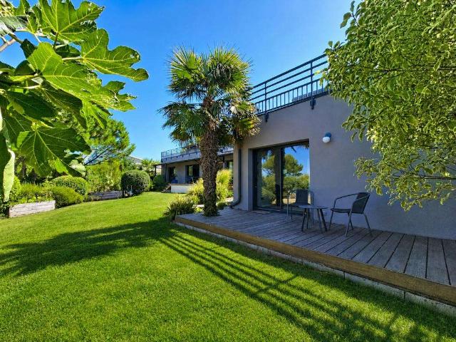 Vente maison 8 pièces L'Houmeau 17