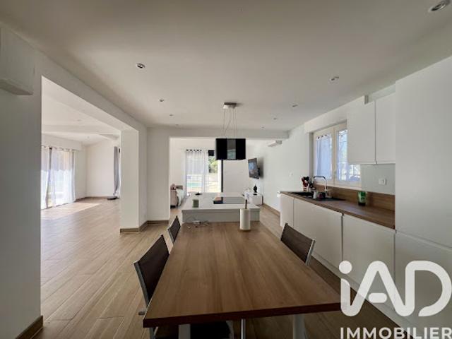 Vente Maison 9 pièces 162 m2 Rauzan