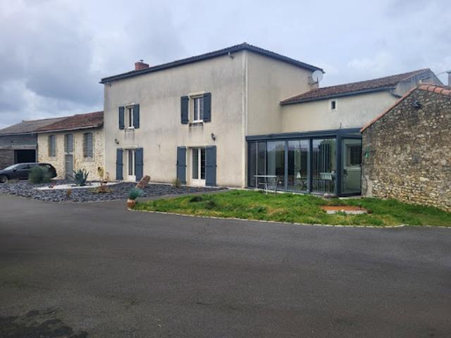 Vente Maison 9 pièces 190 m2 Airvault