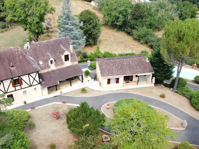 Vente Maison 9 pièces 204 m2 Les Eyzies