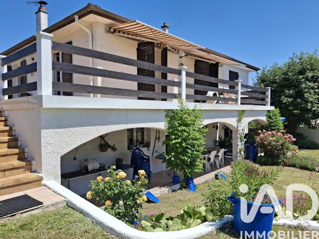 Vente Maison 9 pièces 207 m2 Roiffieux