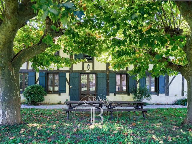 Vente Maison 9 pièces 207 m2 Soustons