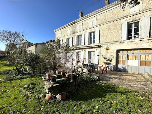 Vente Maison 9 pièces 208.96 m2 Mansle