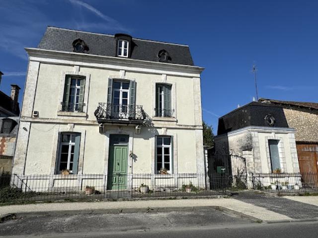 Vente Maison 9 pièces 200 m2 Chalais