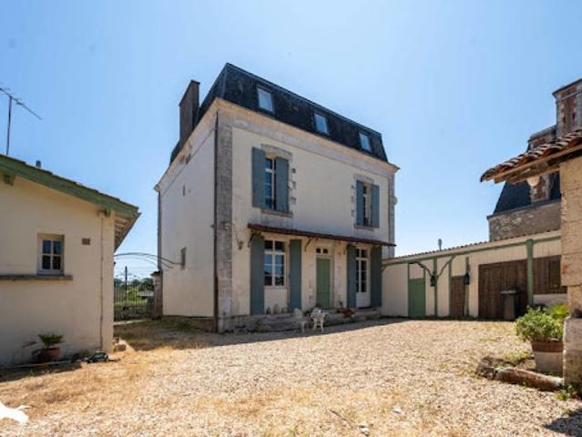Vente Maison 9 pièces 200 m2 Chalais