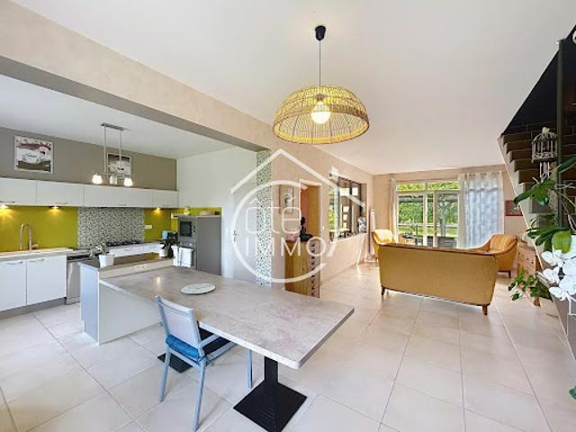 Vente Maison 9 pièces 215 m2 Saint Pey de Castets
