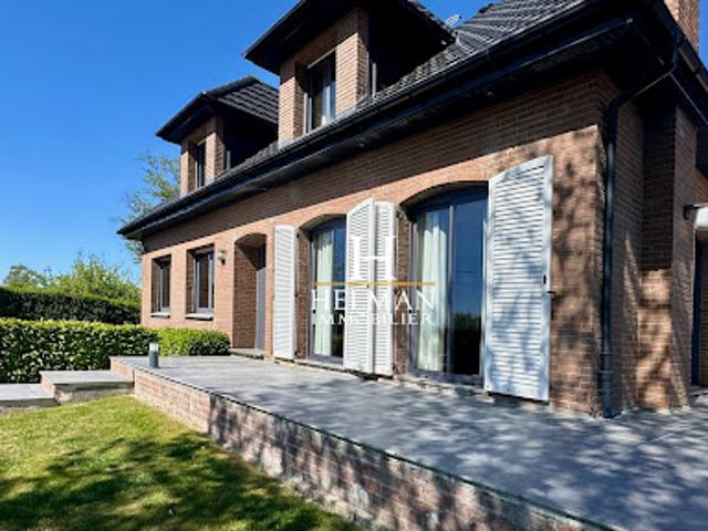 Vente Maison 9 pièces 216 m2 Esquelbecq