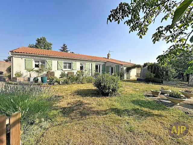 Vente Maison 9 pièces 216 m2 Saint Mars de Coutais