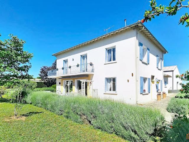 Vente Maison 9 pièces 218 m2 Meursac