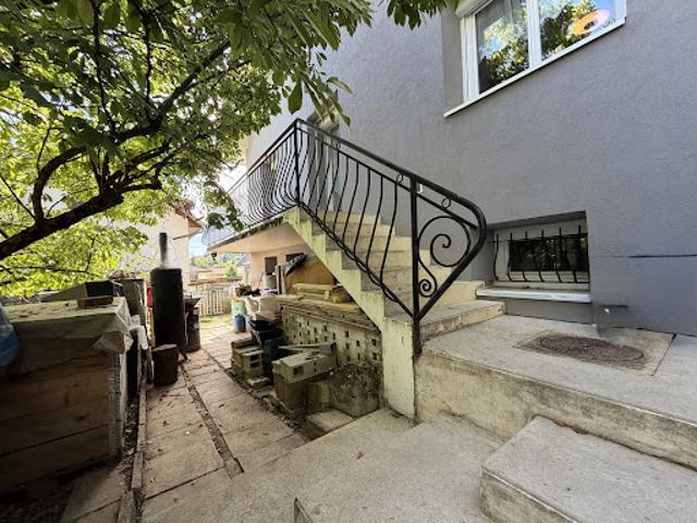 Vente Maison 9 pièces 218 m2 Neuville sur Ain