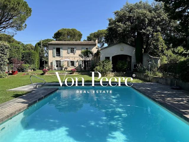 Vente Maison 8 pièces 210 m2 Villeneuve les avignon