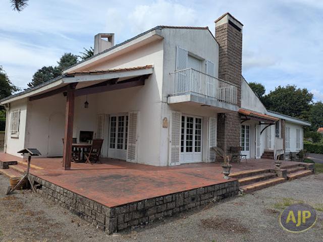 Vente Maison 9 pièces 211 m2 Boussay
