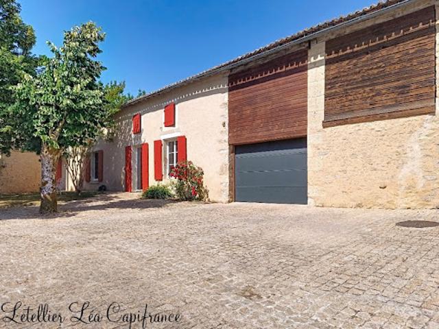 Vente Maison 9 pièces 226 m2 Saint Christophe sur Roc