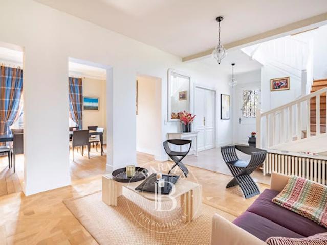 Vente Maison 9 pièces 226.07 m2 Saint Germain en Laye