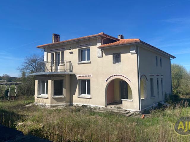 Vente Maison 9 pièces 220 m2 Laruscade