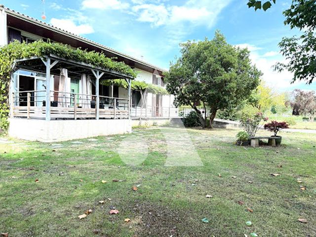 Vente Maison 9 pièces 220 m2 Saint Pey de Castets