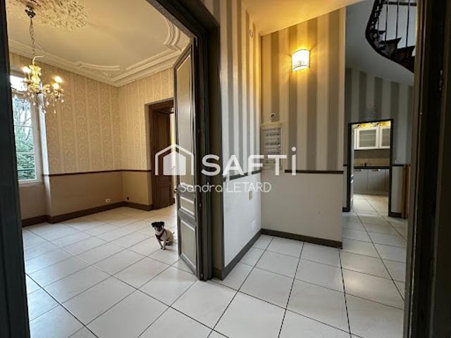 Vente Maison 9 pièces 221 m2 Angouleme