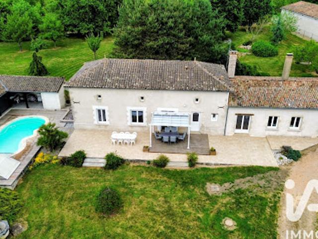 Vente Maison 9 pièces 235 m2 Queaux