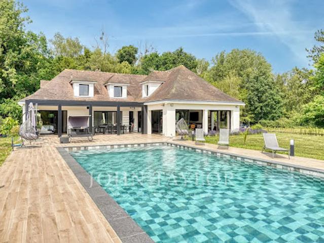 Vente Maison 9 pièces 236 m2 Magny le Hongre