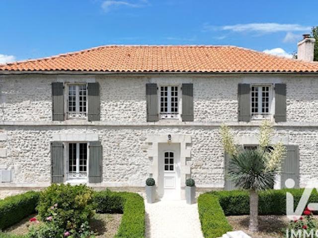 Vente Maison 9 pièces 231 m2 Bellevigne