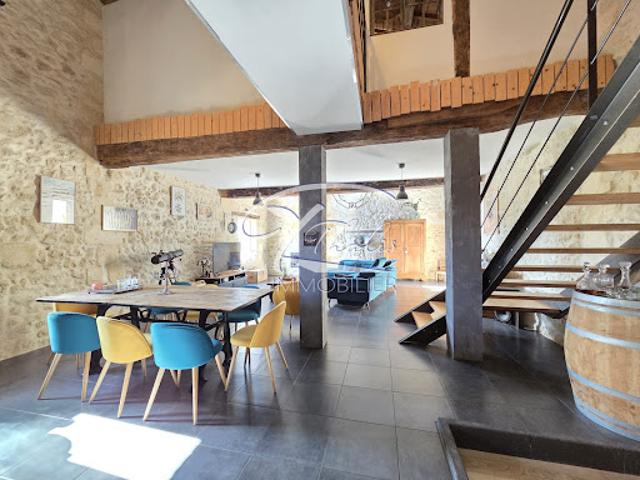Vente Maison 9 pièces 232.82 m2 Villegouge