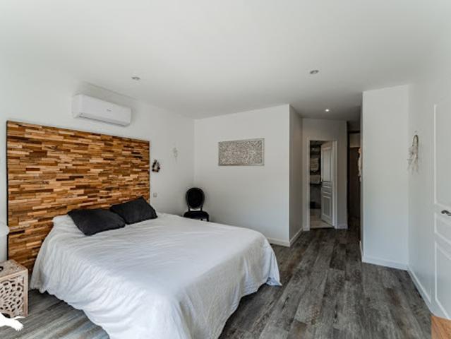 Vente Maison 9 pièces 240 m2 Biganos