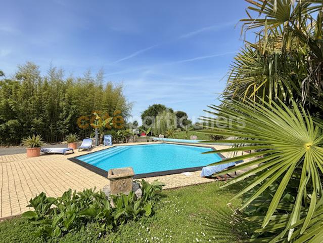 Vente Maison 9 pièces 240 m2 Saint Cirice