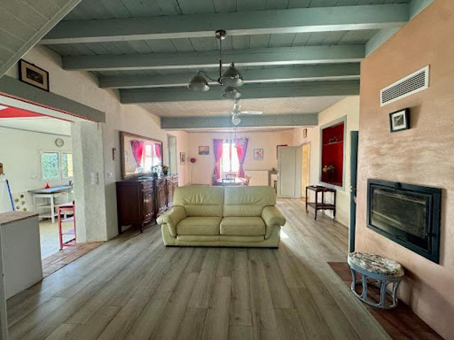 Vente Maison 9 pièces 241 m2 Saint Maurice de Lestapel