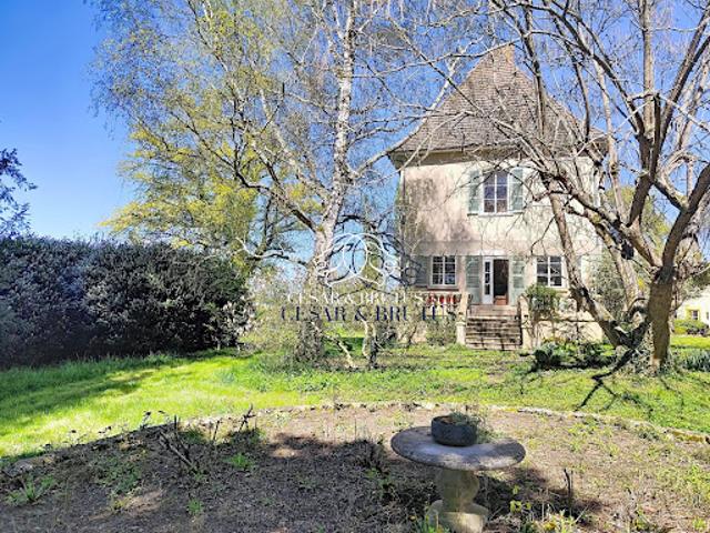 Vente Maison 9 pièces 254 m2 Charlieu