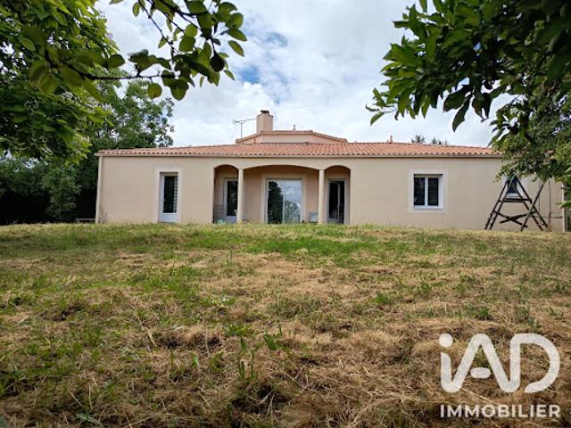 Vente Maison 9 pièces 254 m2 Essarts en Bocage