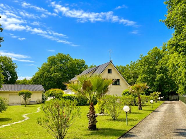 Vente Maison 9 pièces 254 m2 Le Pian Médoc