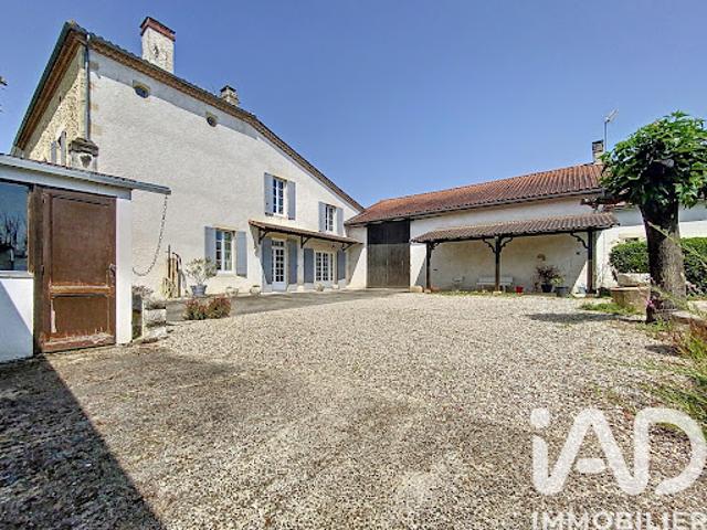 Vente Maison 9 pièces 267 m2 Saint Pierre d'Aurillac