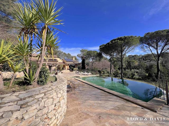 Vente Maison 9 pièces 275 m2 Nimes