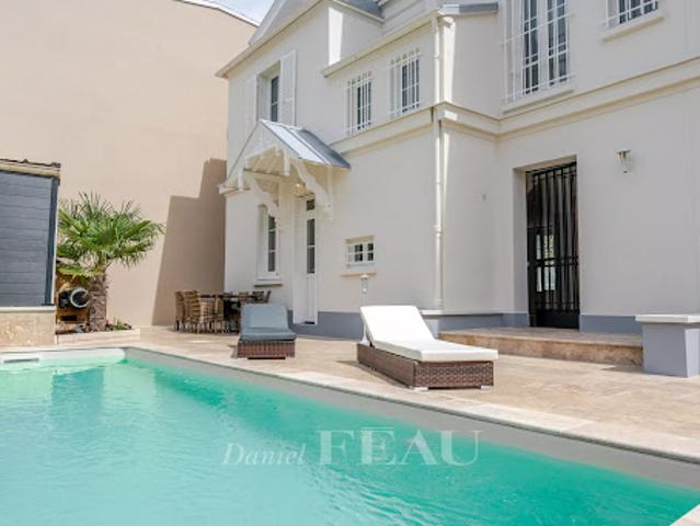 Vente Maison 9 pièces 279.61 m2 Courbevoie