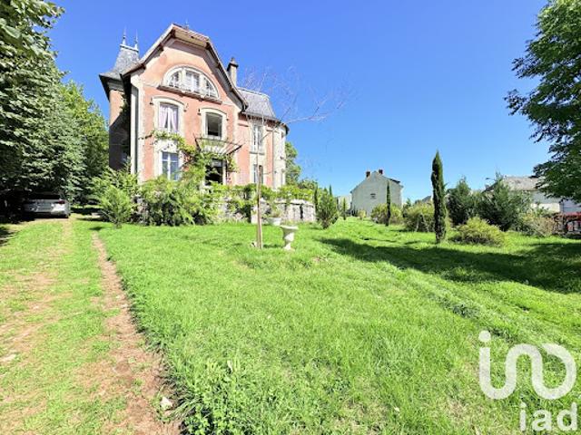 Vente Maison 9 pièces 270 m2 Mauriac