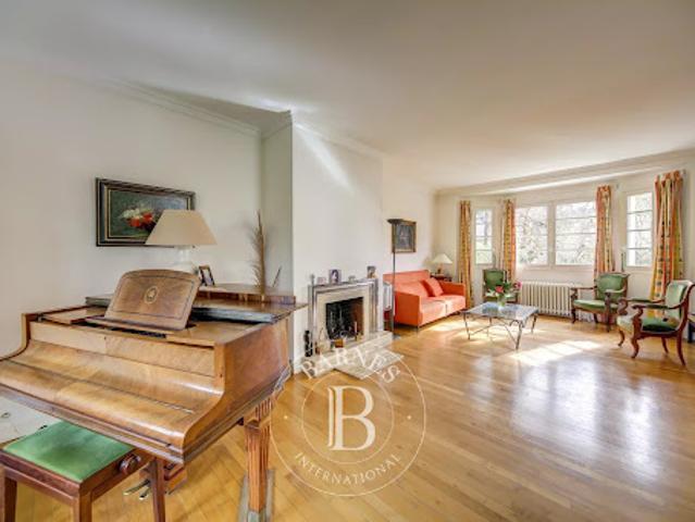 Vente Maison 9 pièces 271.16 m2 Versailles
