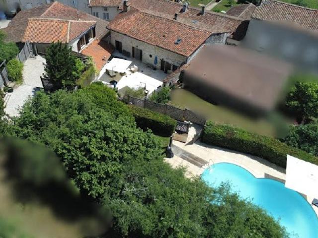 Vente Maison 9 pièces 284 m2 Nanteuil en Vallée
