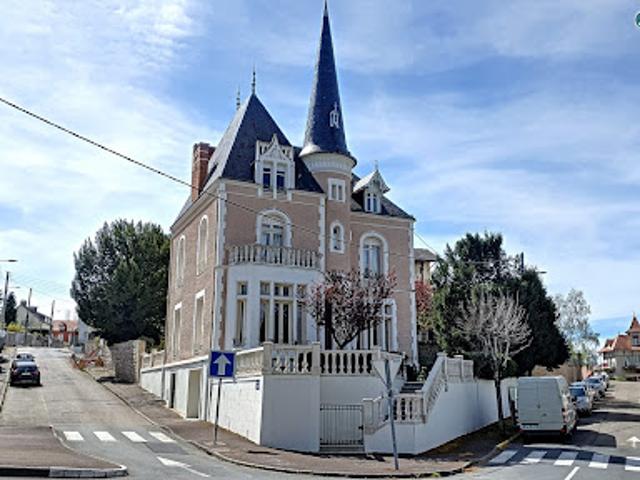 Vente Maison 9 pièces 285 m2 Néris les Bains
