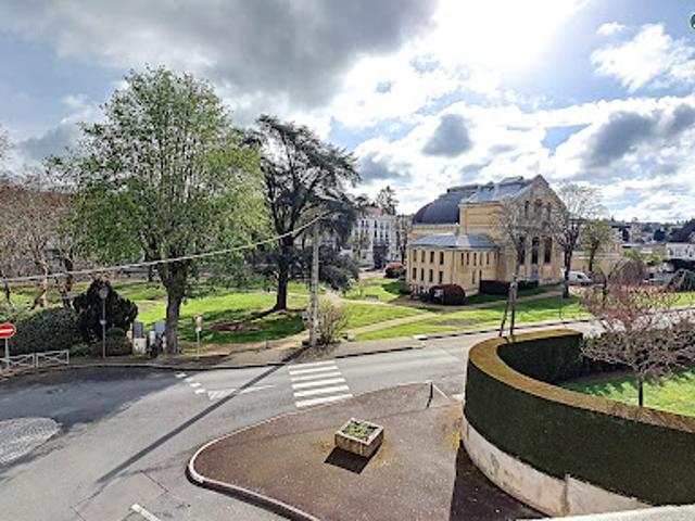 Vente Maison 9 pièces 285 m2 Néris les Bains