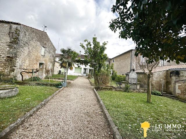 Vente Maison 9 pièces 280 m2 Rioux