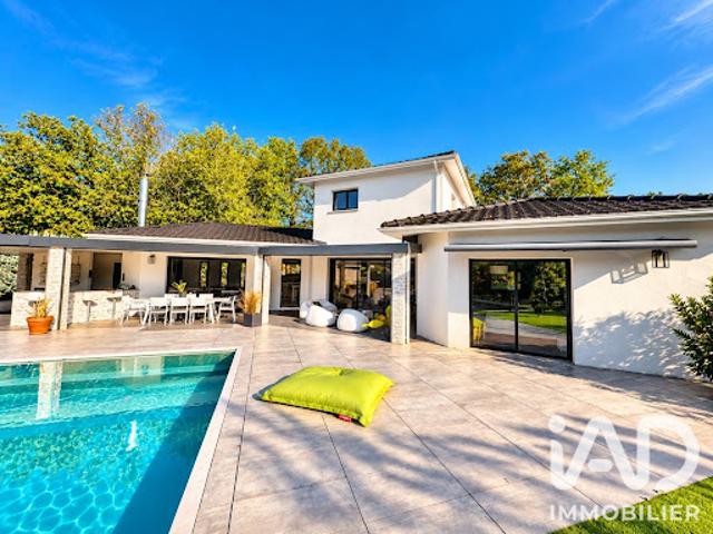 Vente Maison 9 pièces 280 m2 Saint Aubin de Médoc