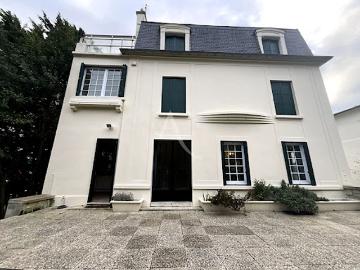 Vente Maison 9 pièces 298 m2 Le Mesnil le Roi
