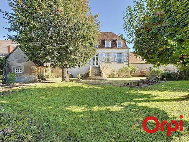 Vente Propriété 9 pièces 291 m2 Saint Amand Montrond