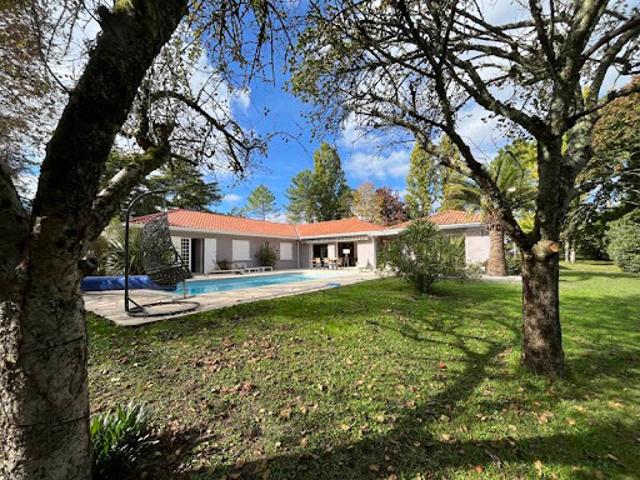 Vente Maison 9 pièces 300 m2 Blanquefort