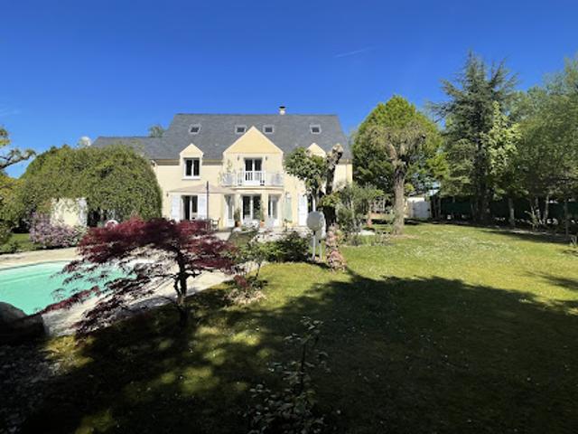 Vente Maison 9 pièces 300 m2 Pierrefonds