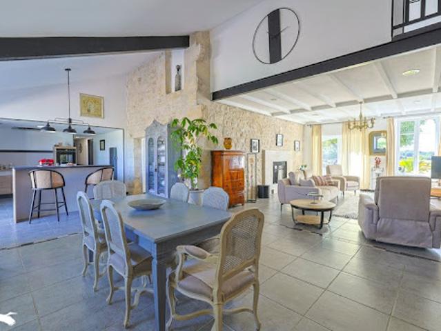 Vente Maison 9 pièces 322 m2 Jonzac