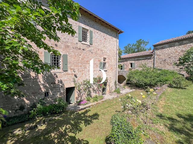 Vente Maison 9 pièces 330 m2 Vinezac