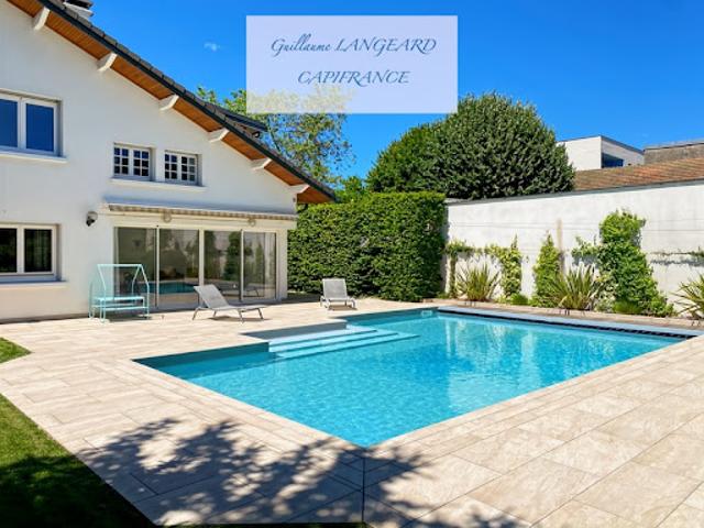 Vente Maison 9 pièces 346 m2 Oyonnax