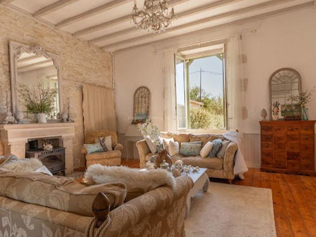 Vente Maison 9 pièces 350 m2 Mairé Levescault