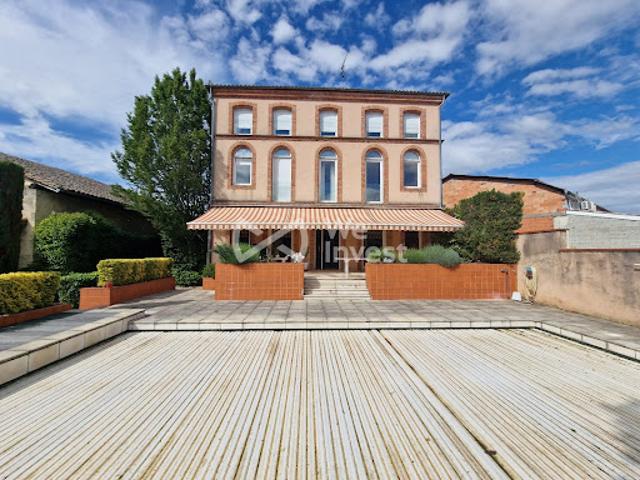 Vente Maison 9 pièces 380 m2 Castelsarrasin